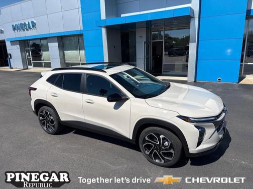 White Sand 2026 Chevrolet Trax 2RS