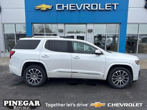 2023 GMC Acadia Denali