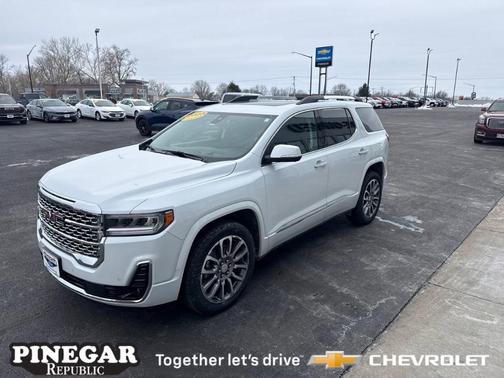 2023 GMC Acadia Denali