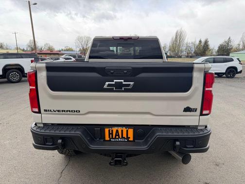 White Sands 2026 Chevrolet Silverado 2500 Crew Cab, Standard Bed, XR2, 4WD