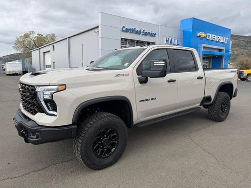 White Sands 2026 Chevrolet Silverado 2500 Crew Cab, Standard Bed, XR2, 4WD