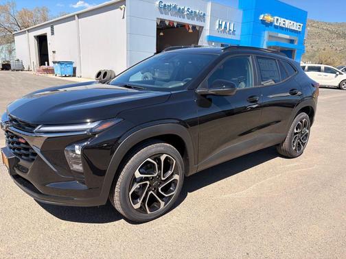 Mosaic Black Metallic 2026 Chevrolet Trax FWD 2RS