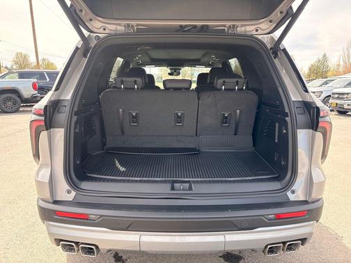Sandstone Gray 2026 Chevrolet Traverse AWD Z71