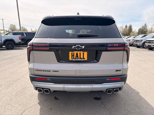 Sandstone Gray 2026 Chevrolet Traverse AWD Z71