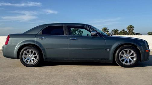 2005 Chrysler 300C Base