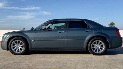 2005 Chrysler 300C Base