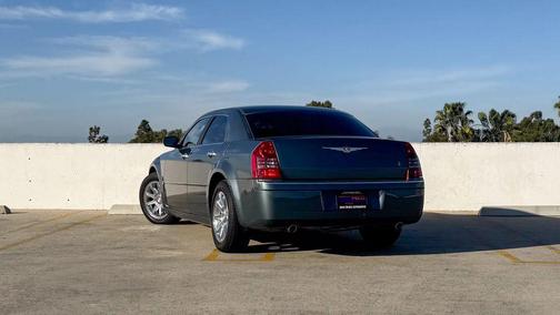 2005 Chrysler 300C Base