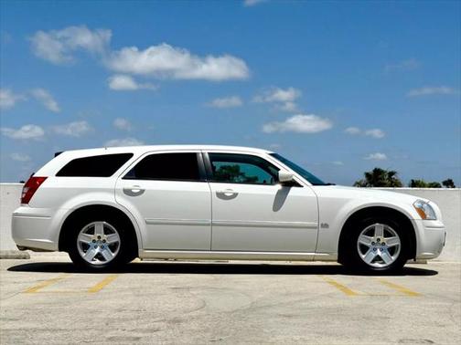 2006 Dodge Magnum Sport Wagon 4D