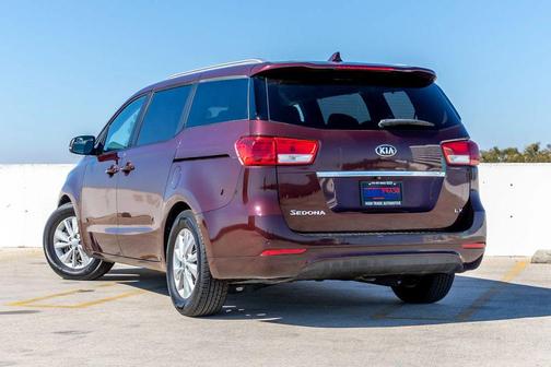 2017 Kia Sedona LX
