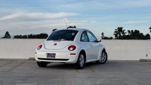 2009 Volkswagen New Beetle S