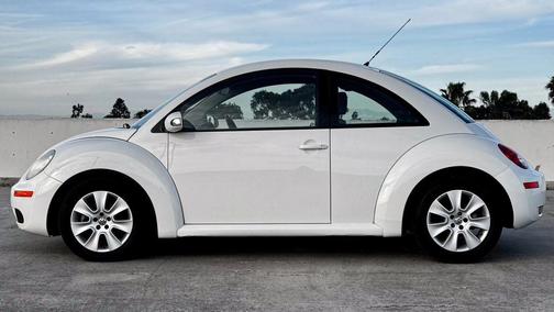 2009 Volkswagen New Beetle S