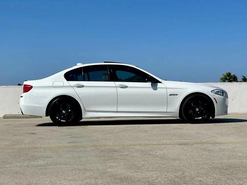 2011 BMW 550 550i Sedan 4D