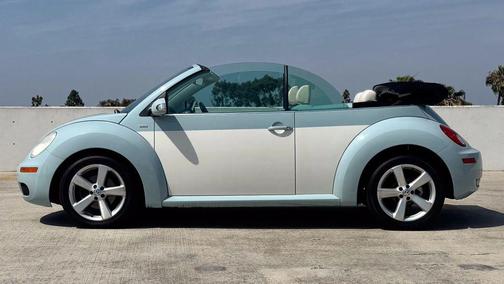 Aquarius Blue 2010 Volkswagen New Beetle 2.5L