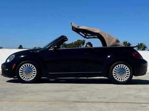 2015 Volkswagen Beetle Auto 1.8T w/Tech
