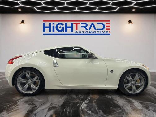 Pearl White 2010 Nissan 370Z Touring