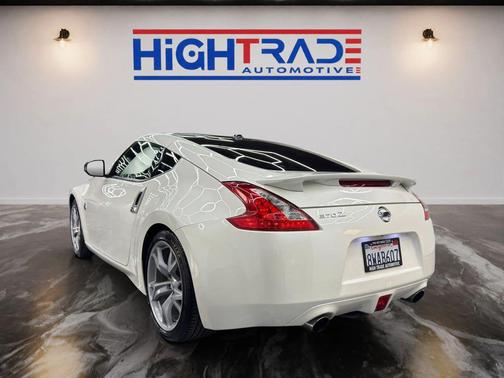 Pearl White 2010 Nissan 370Z Touring