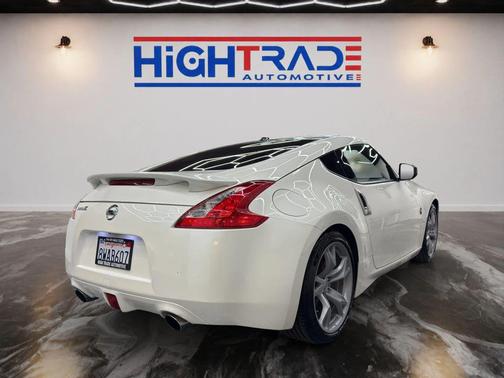 Pearl White 2010 Nissan 370Z Touring