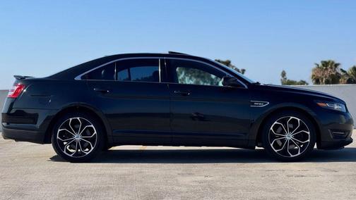 Tuxedo Black Metallic 2014 Ford Taurus SHO