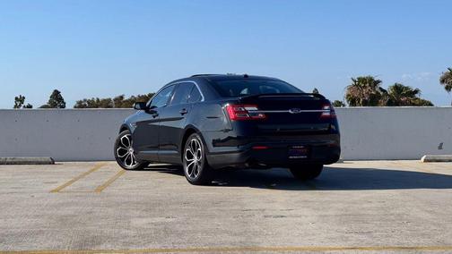 Tuxedo Black Metallic 2014 Ford Taurus SHO