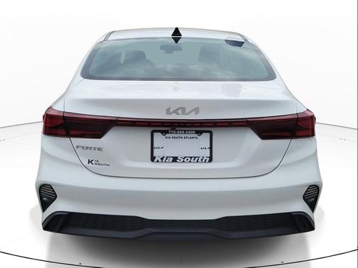 Snow White Pearl 2024 Kia Forte LXS