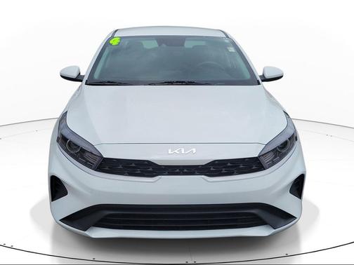 Snow White Pearl 2024 Kia Forte LXS