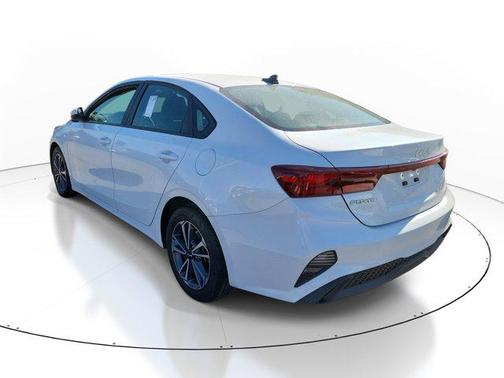 Snow White Pearl 2024 Kia Forte LXS