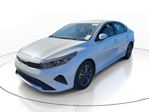 Snow White Pearl 2024 Kia Forte LXS