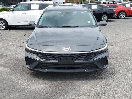 2024 Hyundai ELANTRA SE