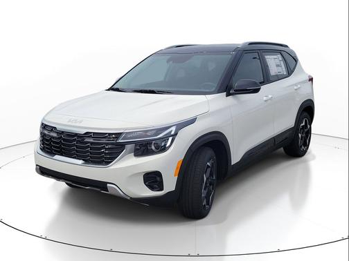 Clear White/Black Roof 2026 Kia Seltos S