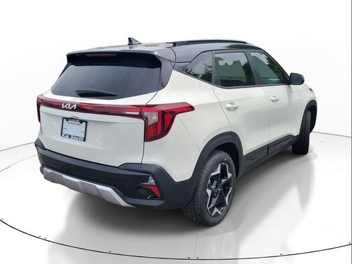 Clear White/Black Roof 2026 Kia Seltos S