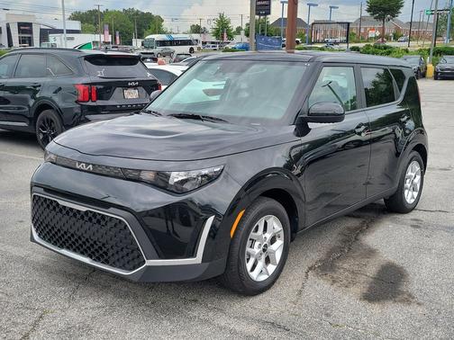 Fusion Black 2025 Kia Soul LX