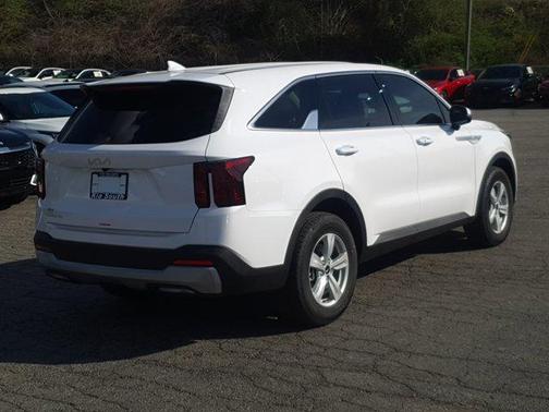 2025 Kia Sorento LX
