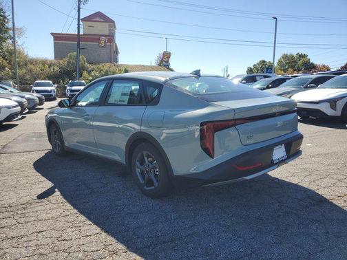 2025 Kia K4 LXS