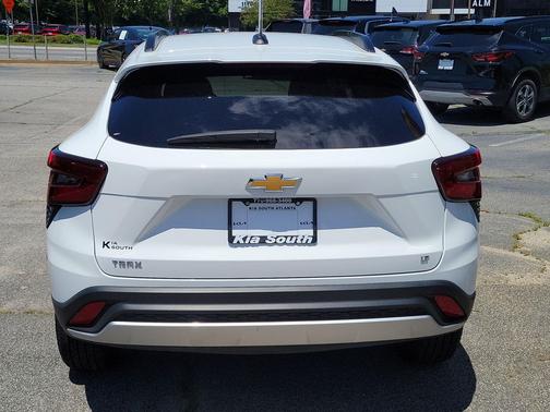Summit White 2025 Chevrolet Trax LT
