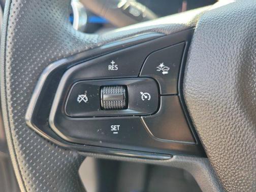 Summit White 2025 Chevrolet Trax LT