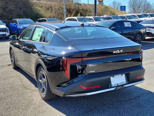 2026 Kia K4 LXS