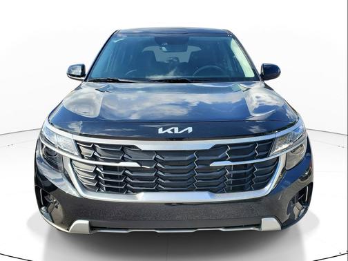 Fusion Black 2026 Kia Seltos LX