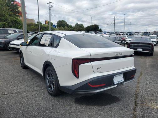 2025 Kia K4 LXS