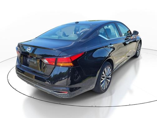 Super Black 2025 Nissan Altima SV FWD