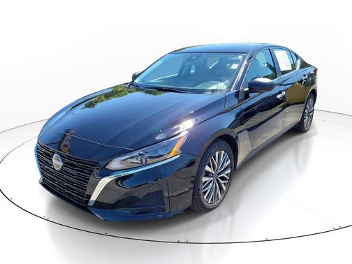 Super Black 2025 Nissan Altima SV FWD
