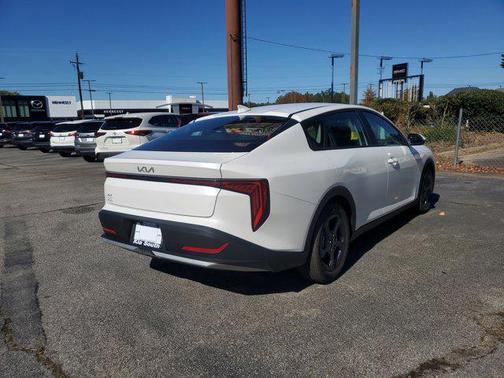 2025 Kia K4 LX