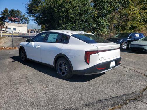 2025 Kia K4 LX