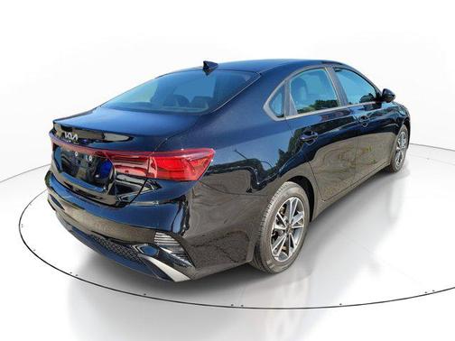 Aurora Black 2024 Kia Forte LXS