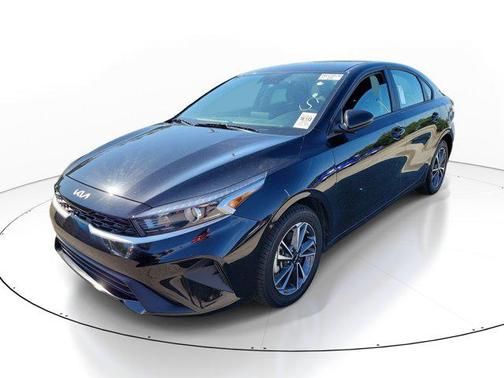 Aurora Black 2024 Kia Forte LXS