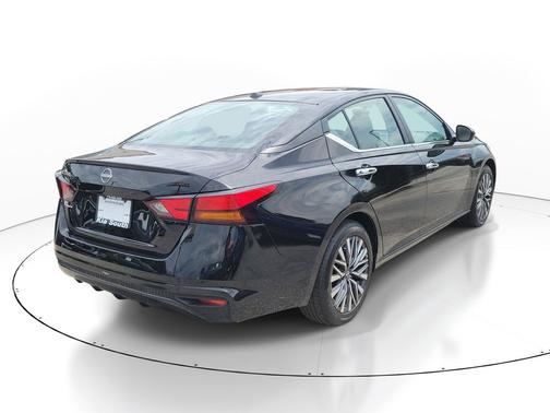 Super Black 2025 Nissan Altima SV FWD