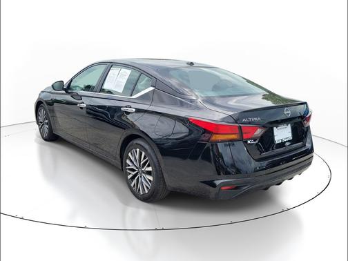 Super Black 2025 Nissan Altima SV FWD
