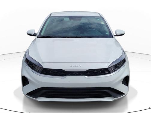 Snow White Pearl 2023 Kia Forte LXS