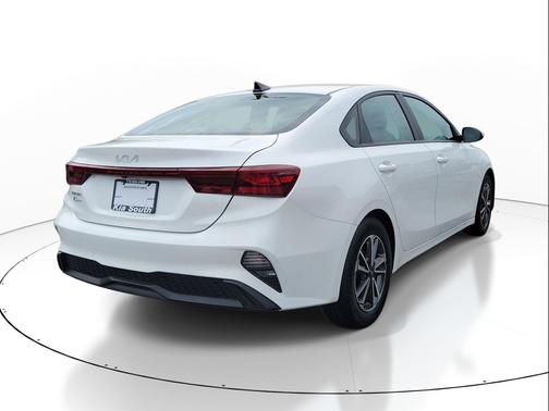 Snow White Pearl 2023 Kia Forte LXS