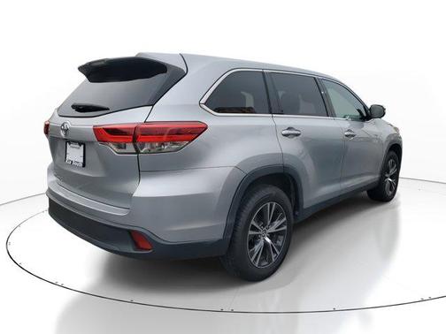 2019 Toyota Highlander LE I4