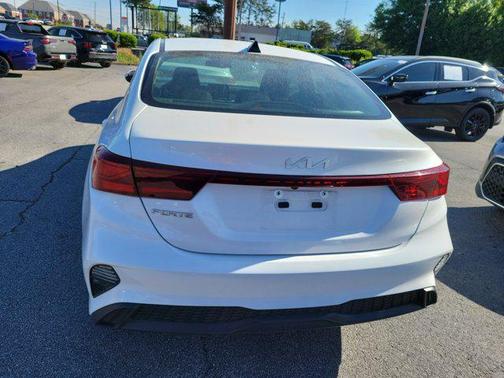 Snow White Pearl 2024 Kia Forte LXS